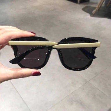 Kính Mát Du Lịch Gọng Vàng Sang Chảnh - Thời Trang Cực Đẹp Hazo Giá Ưu Đãi 38.000đ