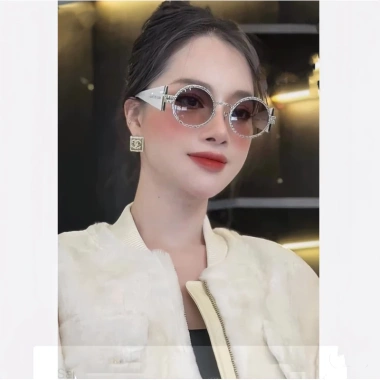 Kính mát nữ cao cấp Jolie: Gọng kim loại viền đá, chống UV400, giá 130k