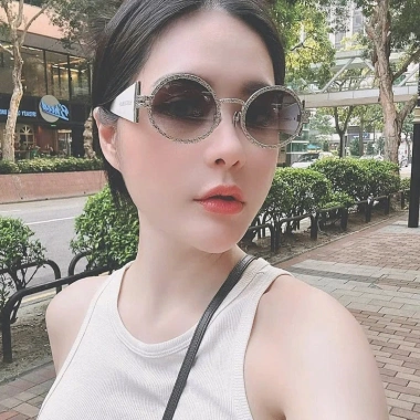 Kính mát nữ cao cấp Jolie: Gọng kim loại viền đá, chống UV400, giá 130k
