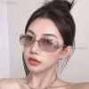 Kính Mắt Nữ Hình Chữ Nhật Không Vành Kim Loại Đinh Tán Chống UV Thời Trang Du Lịch Giao Hàng 24h 54.011 VND 2