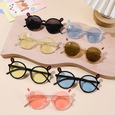 Kính Mát Tai Thỏ FERADO cho Bé Gái 19 - Chống Nắng, Đáng Yêu, Giá Ưu Đãi 35.000₫ 7