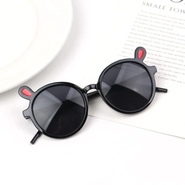 Kính Mát Tai Thỏ FERADO cho Bé Gái 19 - Chống Nắng, Đáng Yêu, Giá Ưu Đãi 35.000₫ 10