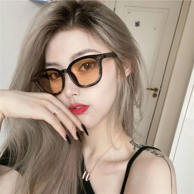 Kính mát thời trang nhiều màu tặng hộp đựng, khăn lau, xịt rửa - Chỉ 52.000 VND 6