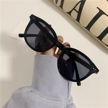 Kính mát thời trang nhiều màu tặng hộp đựng, khăn lau, xịt rửa - Chỉ 52.000 VND 9