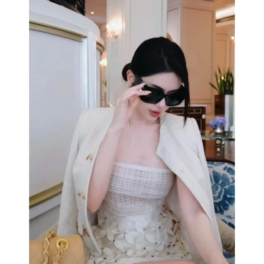 Kính Râm Cao Cấp Gọng Vuông Logo Sang Chảnh Nữ UV C55 Chống Tia UV Thời Trang Giá Ưu Đãi 122k