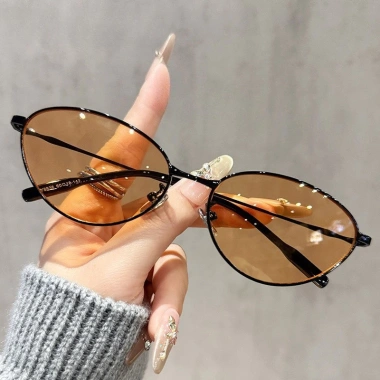 Kính râm gọng mỏng kim loại mắt mèo siêu nhẹ, chống nắng cho nữ 9 Kính râm gọng mỏng kim loại mắt mèo siêu nhẹ, chống nắng cho nữ 9