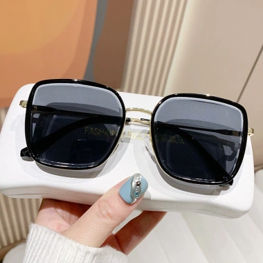 Kính râm gradient mùa hè thời trang - Chống UV, lái xe an toàn - Nữ 86.400₫