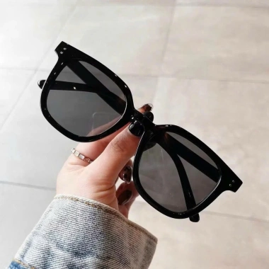 Kính Râm Nam Nữ Gọng Vuông Nhiều Màu Phong Cách Hàn Quốc - 21.900₫ 10