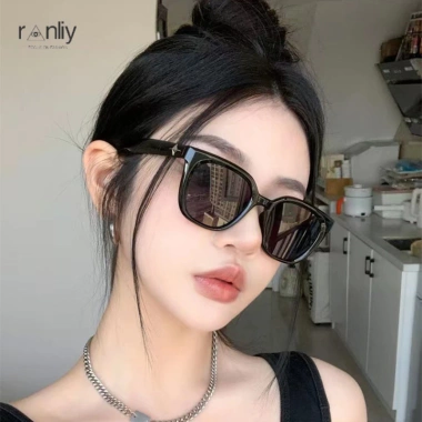 Kính râm nữ gọng vuông hình ngôi sao - Chống tia UV mùa hè, giá chỉ 22.040₫