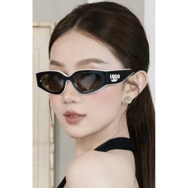 Kính râm nữ thời trang 2.025 form oval viền trắng UV400 gọng chữ XXX 199.998₫
