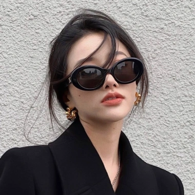 Kính râm Retro Oval Hot Girl - Kiểu đi biển thời trang, giảm còn 89.000₫ (giá gốc 111.250₫)