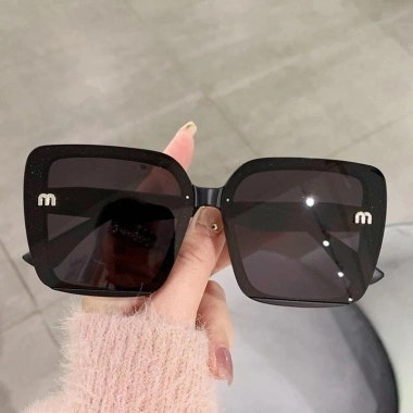Kính râm thời trang Hàn Quốc khung vuông nữ chống tia UV giá ưu đãi 65.888₫ 8 Kính râm thời trang Hàn Quốc khung vuông nữ chống tia UV giá ưu đãi 65.888₫ 8