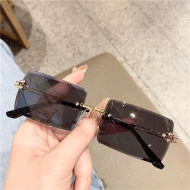Kính râm vuông không khung màu nâu nhẹ, chống UV, hàng ngày du lịch lái xe 43.200₫