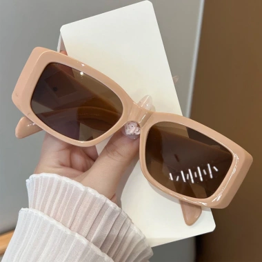 Kính râm vuông thời trang - Chống UV, chụp ảnh phố, giá ưu đãi 52.812 VND