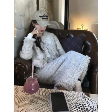 Kịp Tết Set Dạ Tweed Áo Vest Nữ Crotop Ngắn, Chân Váy Dài Gối Cạp Cao Xẻ Tà Sau Kiểu Hàn Quốc Thu Đông SD098 Giá chỉ 669k 3 Kịp Tết Set Dạ Tweed Áo Vest Nữ Crotop Ngắn, Chân Váy Dài Gối Cạp Cao Xẻ Tà Sau Kiểu Hàn Quốc Thu Đông SD098 Giá chỉ 669k 3