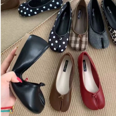 Lamode Giày Đậu Hà Lan Nữ Mùa Hè Chia Mũi Heo Đế Bằng Giá Ưu Đãi 398k