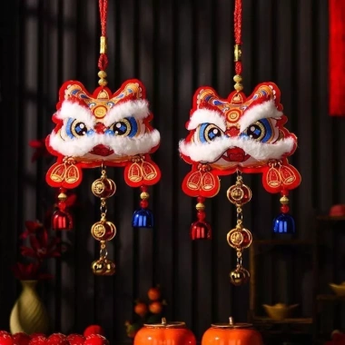 Liễn Khánh Tết 2.026 Hình Đầu Lân Lắc Chuông Ép Nhung Cao Cấp Treo Cửa Xe Hơi Tường Phủ Nhung Kim Tuyến 59.000