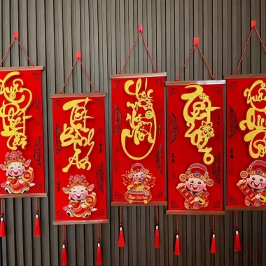 Liễn trang trí Tết Mẫu nẹp gỗ Vuông 2.026 Bính Ngọ – Chữ Xuân Phát Tài – Giá 40.000đ – Xuân An Vui