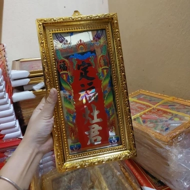 Liễng thờ ông táo khung xi vàng mặt kiếng – Giá chỉ 60.000đ, giảm so với 76.200đ