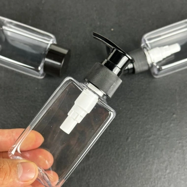 Lọ chiết chai nhựa dẹt trong nâu 100ml - Nắp nhựa đa dạng, giá chỉ 7.000đ