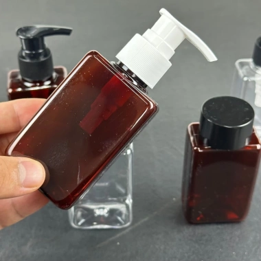 Lọ chiết chai nhựa dẹt trong nâu 100ml - Nắp nhựa đa dạng, giá chỉ 7.000đ