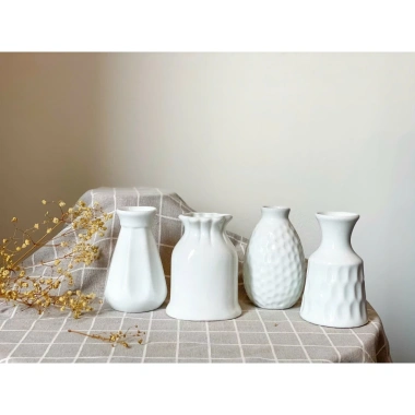 Lọ hoa mini Bát Tràng màu trắng - Đồ trang trí sang trọng, giá ưu đãi 35.000₫