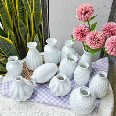 Lọ hoa mini Bát Tràng màu trắng - Đồ trang trí sang trọng, giá ưu đãi 35.000₫ 8 Lọ hoa mini Bát Tràng màu trắng - Đồ trang trí sang trọng, giá ưu đãi 35.000₫ 8