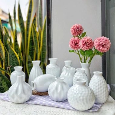 Lọ hoa mini Bát Tràng màu trắng - Đồ trang trí sang trọng, giá ưu đãi 35.000₫