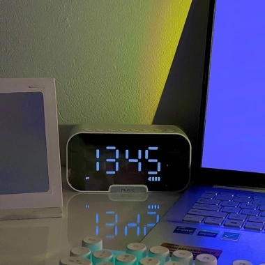 Loa Bluetooth Q5 Cao Cấp – HSON nghe nhạc, đồng hồ, báo thức, FM, đèn LED – Giá ưu đãi 189.000₫
