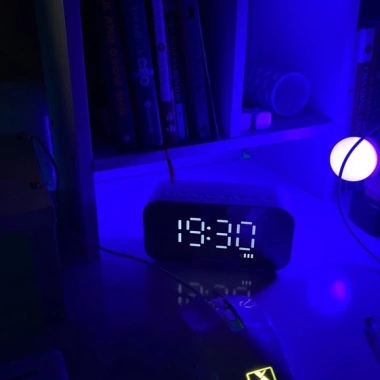 Loa đồng hồ đa chức năng HSON Bluetooth mini, báo thức, FM, LED tráng gương – 189.000đ
