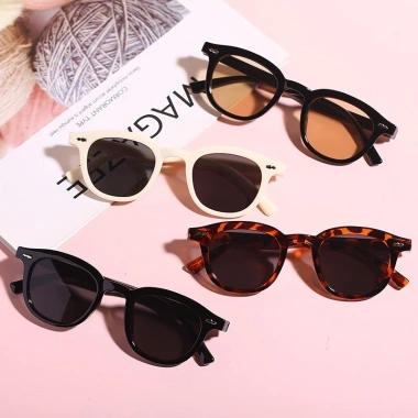 Mắt kính mát thời trang trẻ trung hot trend sang cá tính - Hazo, giảm còn 25.000₫ 6 Mắt kính mát thời trang trẻ trung hot trend sang cá tính - Hazo, giảm còn 25.000₫ 6
