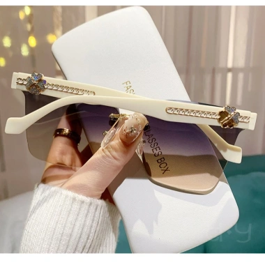 Mắt kính râm nữ thời trang mắt mèo 2.026 Chống UV chống bụi phù hợp du lịch hè giá 99.000₫ 8 Mắt kính râm nữ thời trang mắt mèo 2.026 Chống UV chống bụi phù hợp du lịch hè giá 99.000₫ 8