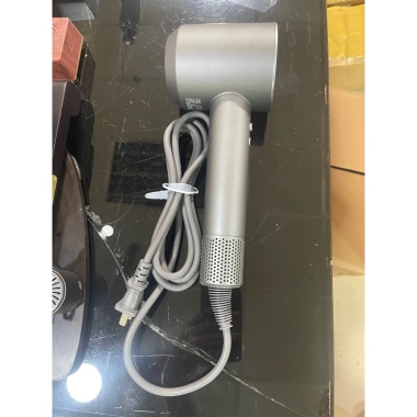 Máy sấy tóc 1.800W cao cấp giảm giá - Hiệu suất mạnh, khô nhanh, giá chỉ 580.000 VND Máy sấy tóc 1.800W cao cấp giảm giá - Hiệu suất mạnh, khô nhanh, giá chỉ 580.000 VND