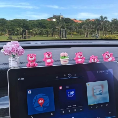 Mini Lotso Dâu Gấu mô phỏng bình trang trí xe hơi - hoa trung tâm tươi, phụ kiện ô tô 56.163 VND