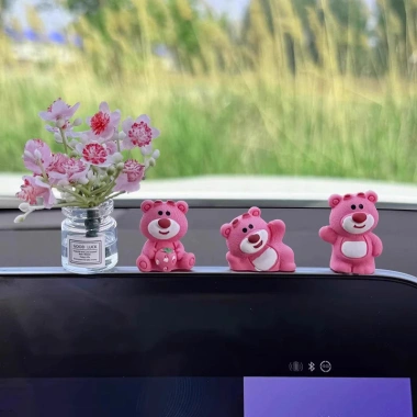 Mini Lotso Dâu Gấu mô phỏng bình trang trí xe hơi - hoa trung tâm tươi, phụ kiện ô tô 56.163 VND