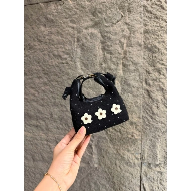 Mini túi đeo chéo nữ vải dạ mềm hoa nổi chấm bi, chỉ 59.000đ, thích hợp bé gái