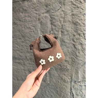 Mini túi đeo chéo nữ vải dạ mềm hoa nổi chấm bi, chỉ 59.000đ, thích hợp bé gái 5 Mini túi đeo chéo nữ vải dạ mềm hoa nổi chấm bi, chỉ 59.000đ, thích hợp bé gái 5