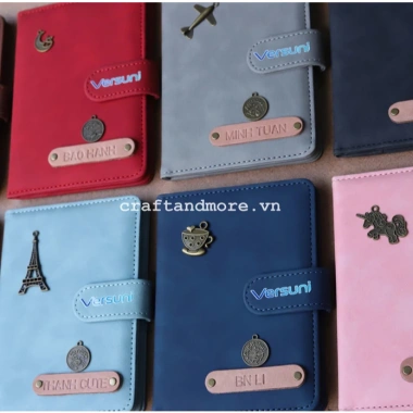 Mới Ví Hộ Chiếu Free Charm Khắc Tên Form Chắc Chắn Đường May Sắc Sảo Bền Kháng Nước Bụi Giá 180.000
