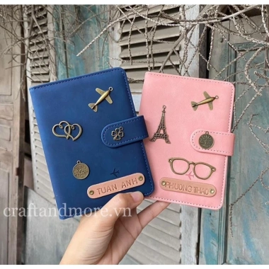 Mới Ví Hộ Chiếu Free Charm Khắc Tên Form Chắc Chắn Đường May Sắc Sảo Bền Kháng Nước Bụi Giá 180.000