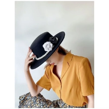 Mũ nỉ dạ đầu bằng họa tiết hoa đen trắng siêu xinh Giá chỉ 99.000 VNĐ