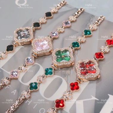 MUA 1 TẶNG 3 Đồng Hồ Nữ Gossie Cỏ Nơ 4 Lá Thiết Kế Nhỏ Gọn Sang Chảnh 149k 8 MUA 1 TẶNG 3 Đồng Hồ Nữ Gossie Cỏ Nơ 4 Lá Thiết Kế Nhỏ Gọn Sang Chảnh 149k 8