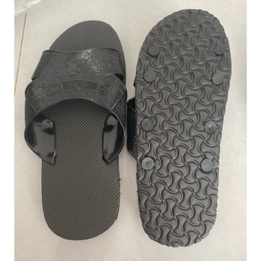Mua 4 tặng 1 - Dép xốp quai ngang khách sạn size 43 màu đen, giá chỉ 21.200₫ 2 Mua 4 tặng 1 - Dép xốp quai ngang khách sạn size 43 màu đen, giá chỉ 21.200₫ 2