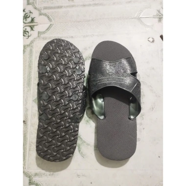Mua 4 tặng 1 - Dép xốp quai ngang khách sạn size 43 màu đen, giá chỉ 21.200₫