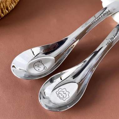Muỗng ăn dặm inox 304 hình gấu cho bé cao cấp an toàn giá 45.000đ