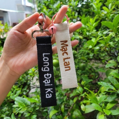 Name Tag Thêu Tên Đôi - Quà Tặng Cặp Đôi, Thẻ Tên Đôi Treo Balo Vali NTG-02.4 Giá Ưu Đãi 45k 5 Name Tag Thêu Tên Đôi - Quà Tặng Cặp Đôi, Thẻ Tên Đôi Treo Balo Vali NTG-02.4 Giá Ưu Đãi 45k 5