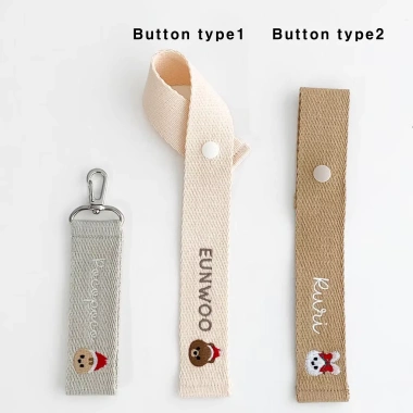 Nametag thêu tên cho bé, tag treo cặp, móc khóa balo, vali - Quà Noel 48k 4 Nametag thêu tên cho bé, tag treo cặp, móc khóa balo, vali - Quà Noel 48k 4