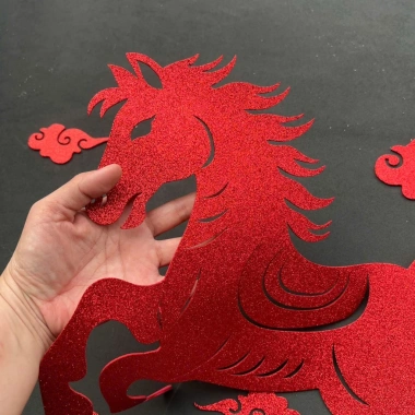 Ngựa vàng đám mây xốp nhũ kim tuyến 50x36cm dán kính - Trang trí Tết Bính Ngọ 2.026 giá 45.000₫ 7
