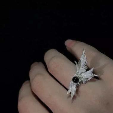 Nhẫn đôi cổ điển đen trắng lông vũ mở Quà Valentine tuyệt vời giảm giá 30k 4 Nhẫn đôi cổ điển đen trắng lông vũ mở Quà Valentine tuyệt vời giảm giá 30k 4