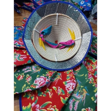 Nón cách nhiệt chống nắng, mưa họa tiết con công – Giá chỉ 30.000đ, giảm từ 36.000đ Nón cách nhiệt chống nắng, mưa họa tiết con công – Giá chỉ 30.000đ, giảm từ 36.000đ