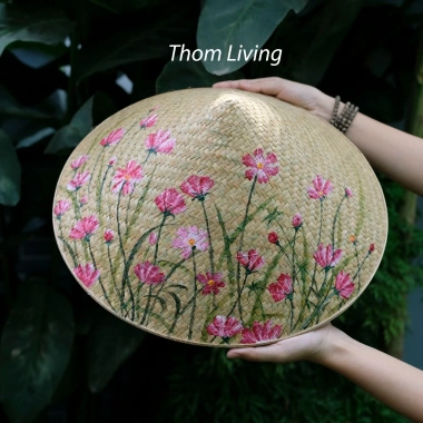 Nón lá cỏ bàng vẽ hoa, quai vải lụa sang trọng – áo dài, quà tặng, giảm giá 185.000₫